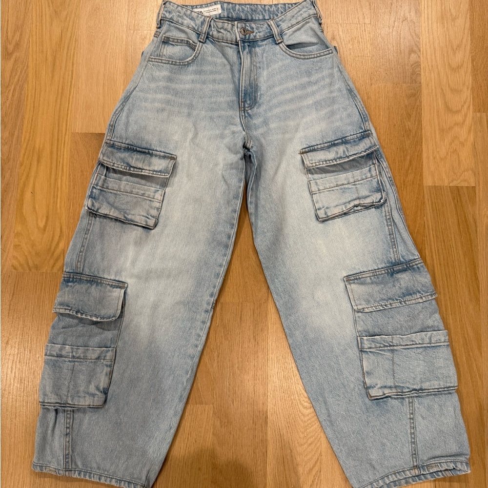 Zara Trendy Cargo Jeans size 4